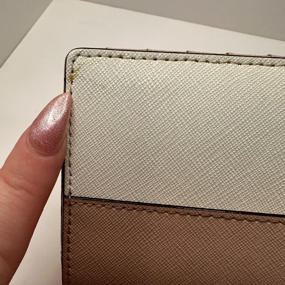 Kate Spade EUC Cameron Street Rose and Cream Saffiano Leather Bifold Wallet